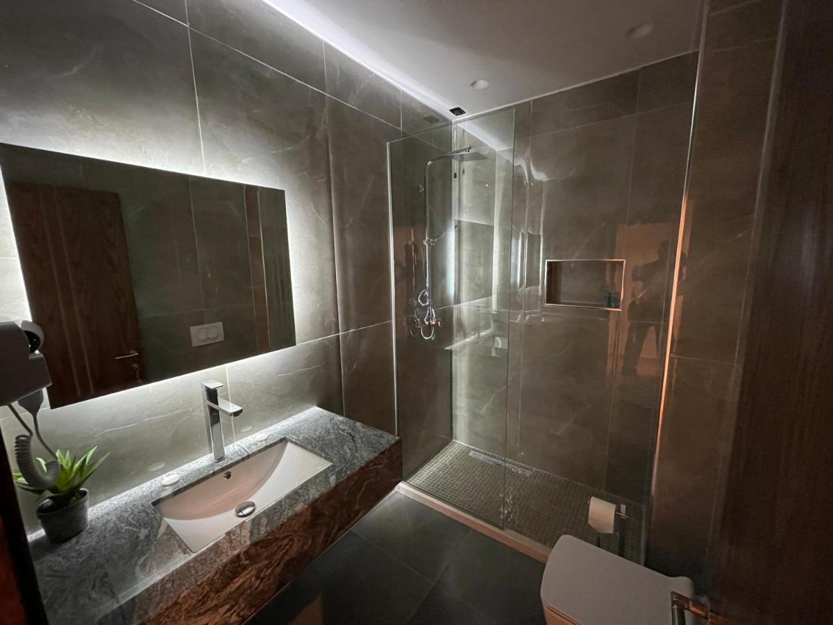 White Crown Hotel Kamez Kültér fotó
