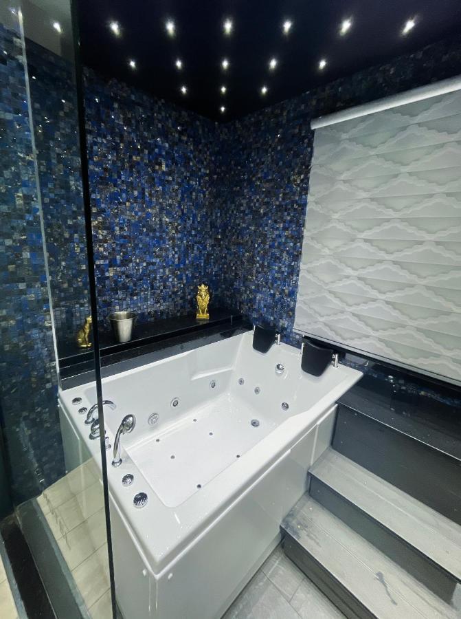 White Crown Hotel Kamez Kültér fotó