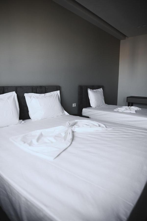 White Crown Hotel Kamez Kültér fotó
